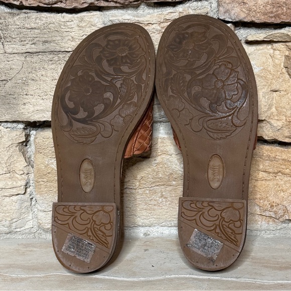 Söfft Brown Leather Woven
Slide Sandals — Women's Size
7.5 Vacation Resort Ready - Picture 5 of 10